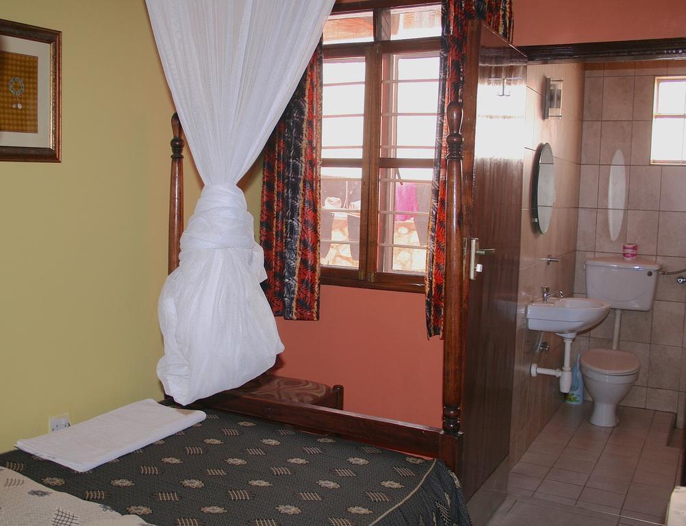 Hotel Acacia Kampala Exteriör bild