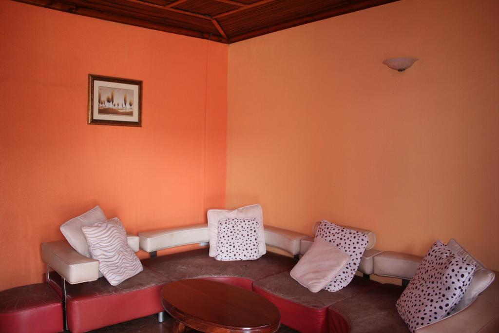 Hotel Acacia Kampala Exteriör bild
