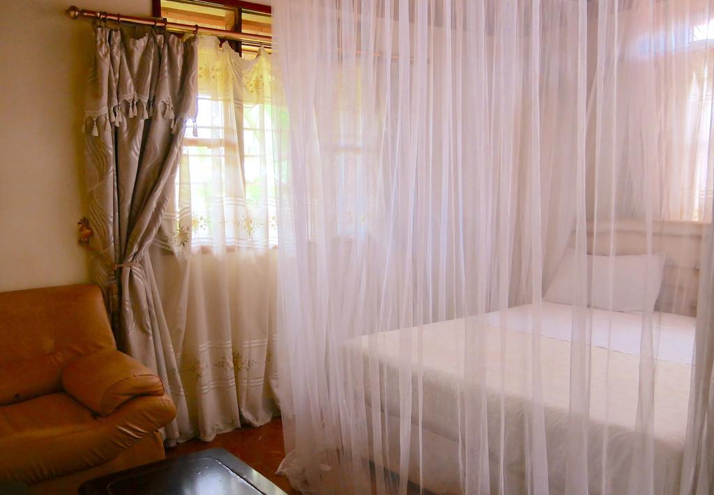 Hotel Acacia Kampala Exteriör bild