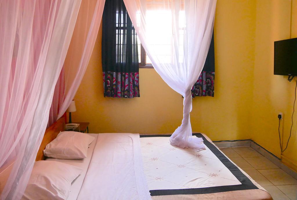Hotel Acacia Kampala Exteriör bild