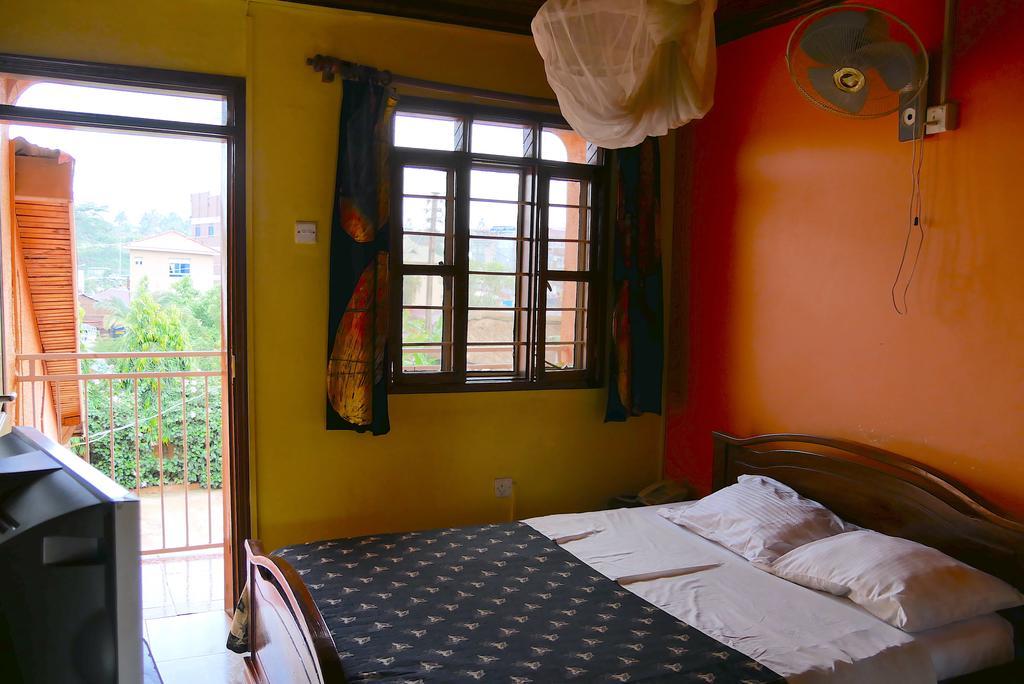 Hotel Acacia Kampala Exteriör bild