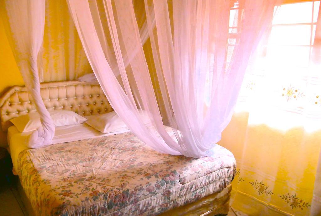 Hotel Acacia Kampala Exteriör bild