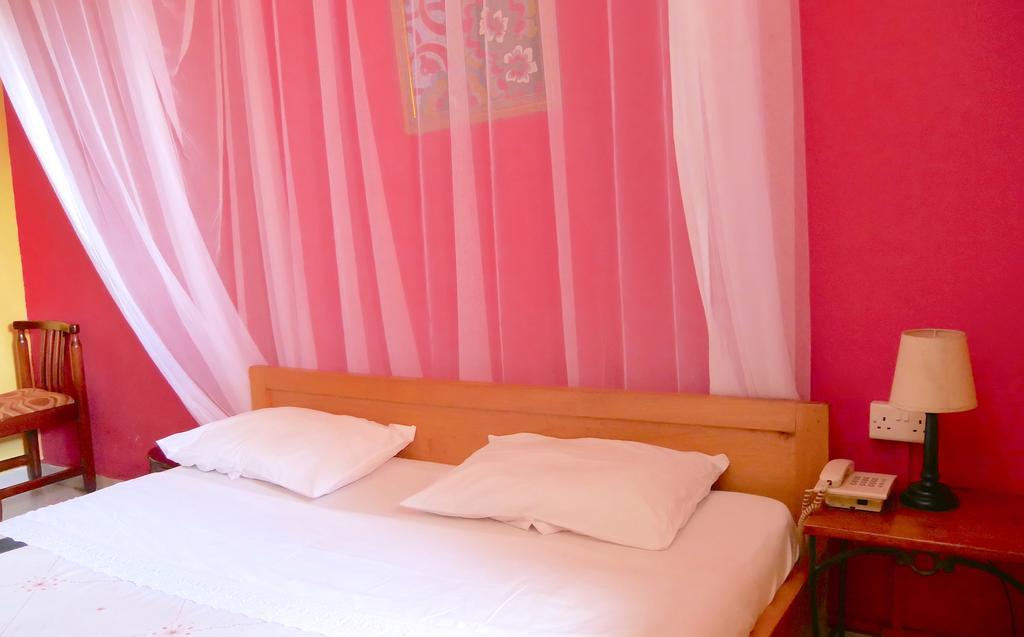 Hotel Acacia Kampala Exteriör bild