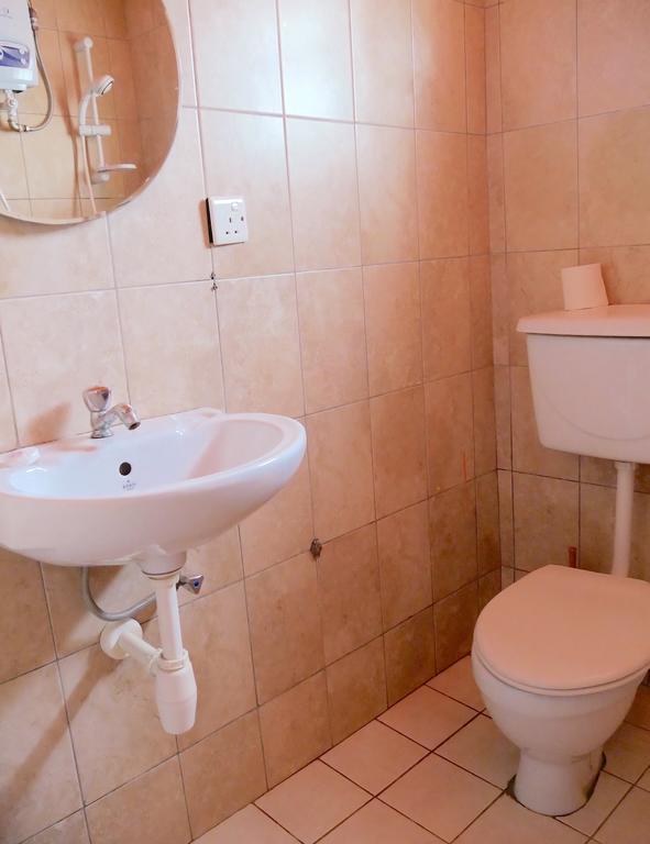 Hotel Acacia Kampala Exteriör bild